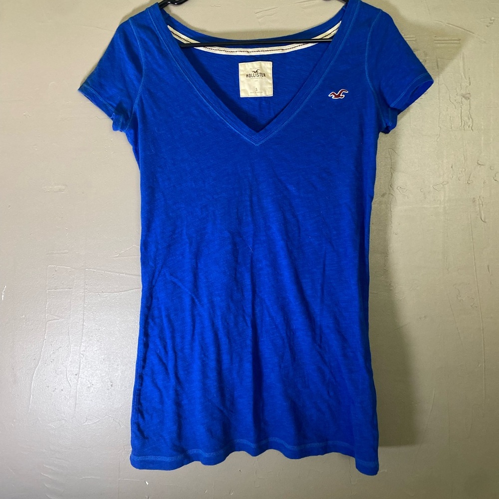 Hollister Women's Bright Blue V-Neck Tee